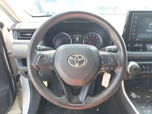 Used 2020 Toyota RAV4 LE image 6