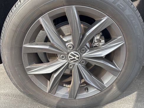 Used 2023 Volkswagen Tiguan SE image 27