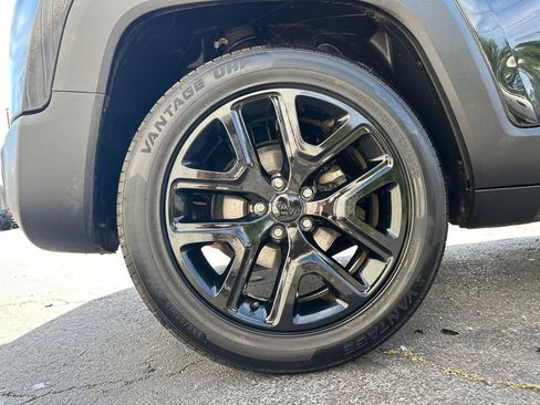 Used 2017 Jeep Renegade Altitude FWD image 18
