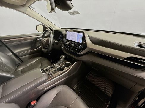 Certified 2021 Toyota Highlander Platinum image 35