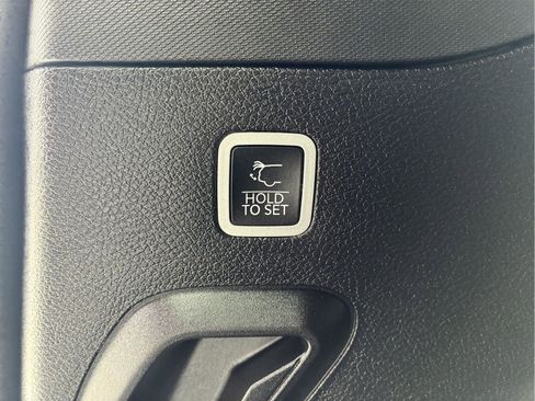 Used 2022 Jeep Wagoneer Series II AWD/4WD image 9