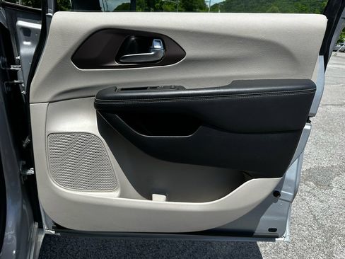Used 2023 Chrysler Voyager LX FWD image 30