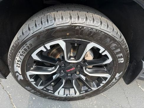 Certified 2023 GMC Yukon XL SLT w/ SLT Premium Package AWD/4WD image 10