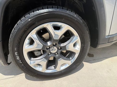 Used 2018 Jeep Compass Limited w/ Navigation Group FWD image 11