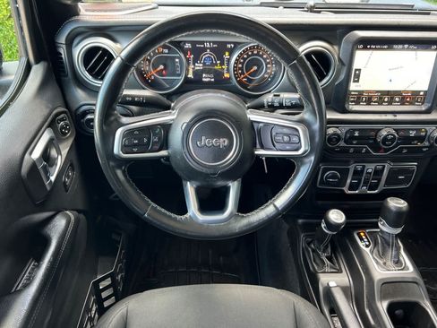 Used 2018 Jeep Wrangler Unlimited Sahara w/ Uconnect 4C Nav & Sound Group AWD/4WD image 15