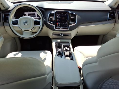 Used 2024 Volvo XC90 T8 Plus w/ Protection Package Premier AWD/4WD image 10