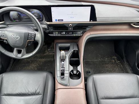 Used 2023 Toyota Crown w/ Advanced Technology Package image 17