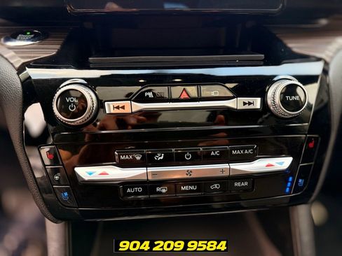 Used 2021 Ford Explorer Limited w/ Equipment Group 301A RWD image 22