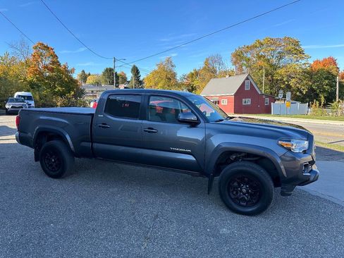 Used 2019 Toyota Tacoma SR5 image 1
