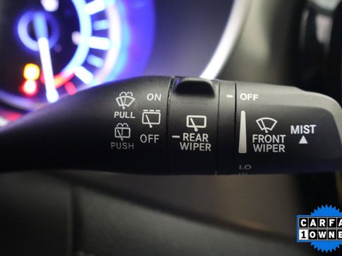 Used 2024 Chrysler Pacifica Select image 28