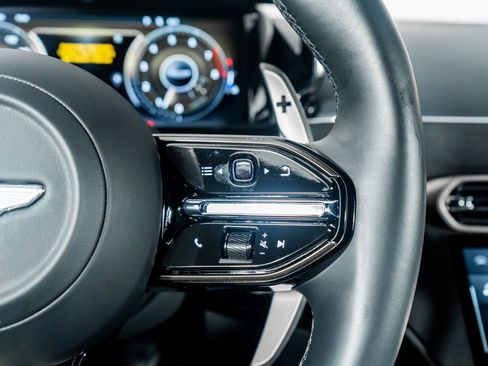 Used 2025 Aston Martin V8 Vantage Coupe image 39