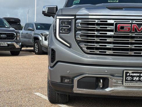 Used 2023 GMC Sierra 1500 Denali w/ Technology Package AWD/4WD image 4