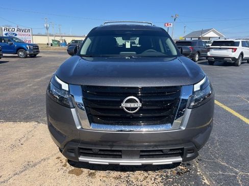 Used 2025 Nissan Pathfinder SL image 2
