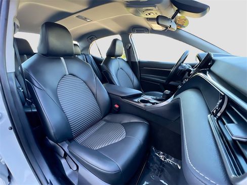 Used 2024 Toyota Camry SE image 25