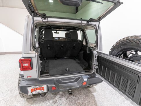 Used 2019 Jeep Wrangler Unlimited Sahara w/ LED Lighting Group image 30