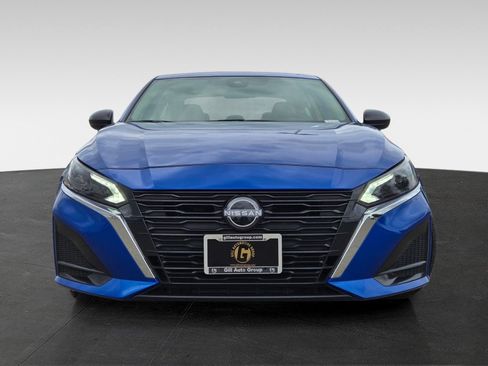 Used 2025 Nissan Altima 2.5 SV FWD image 2