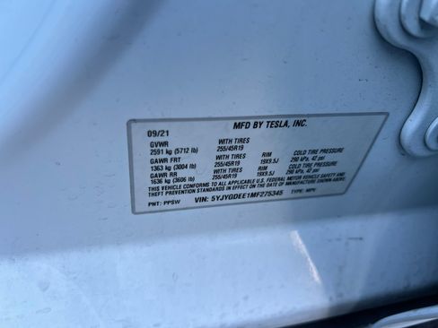 Used 2021 Tesla Model Y Long Range AWD/4WD image 30