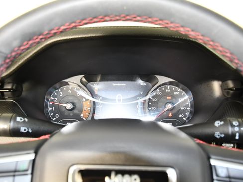 Used 2024 Jeep Compass Trailhawk w/ Trailhawk Convenience Group AWD/4WD image 18