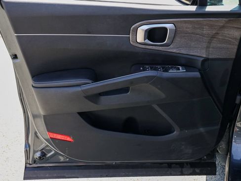 Used 2021 Kia Sorento EX FWD image 24