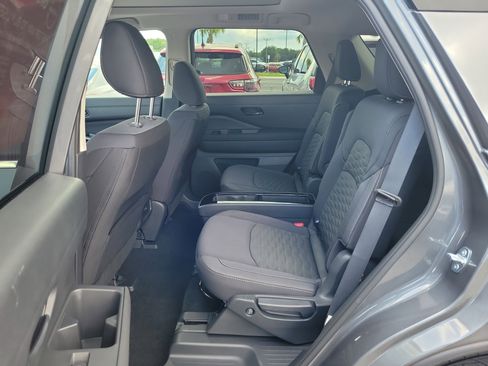 Certified 2025 Nissan Pathfinder SV w/ SV Premium Package FWD image 15