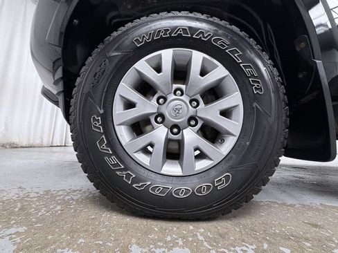 Certified 2019 Toyota Tacoma SR5 AWD/4WD image 11