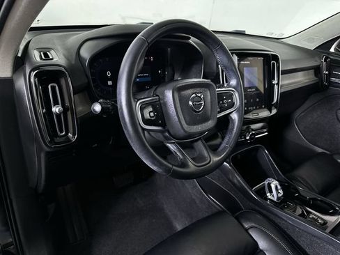 Used 2023 Volvo XC40 B5 Plus AWD/4WD image 10
