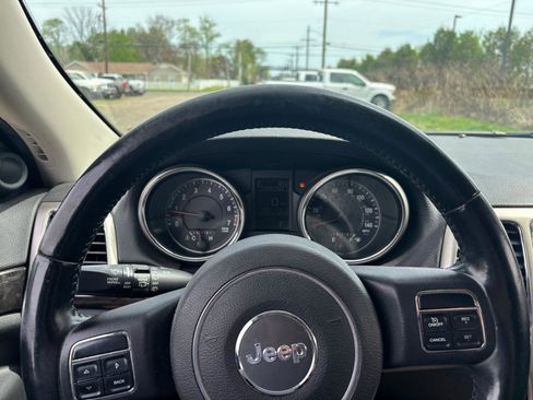 Used 2011 Jeep Grand Cherokee Laredo image 11