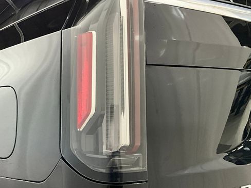 Used 2023 Cadillac Escalade Premium Luxury AWD/4WD image 29