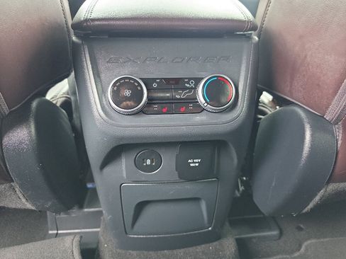Used 2025 Ford Explorer Platinum w/ LUX Leather Package AWD/4WD image 22