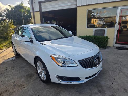 Used 2014 Buick Regal image 2