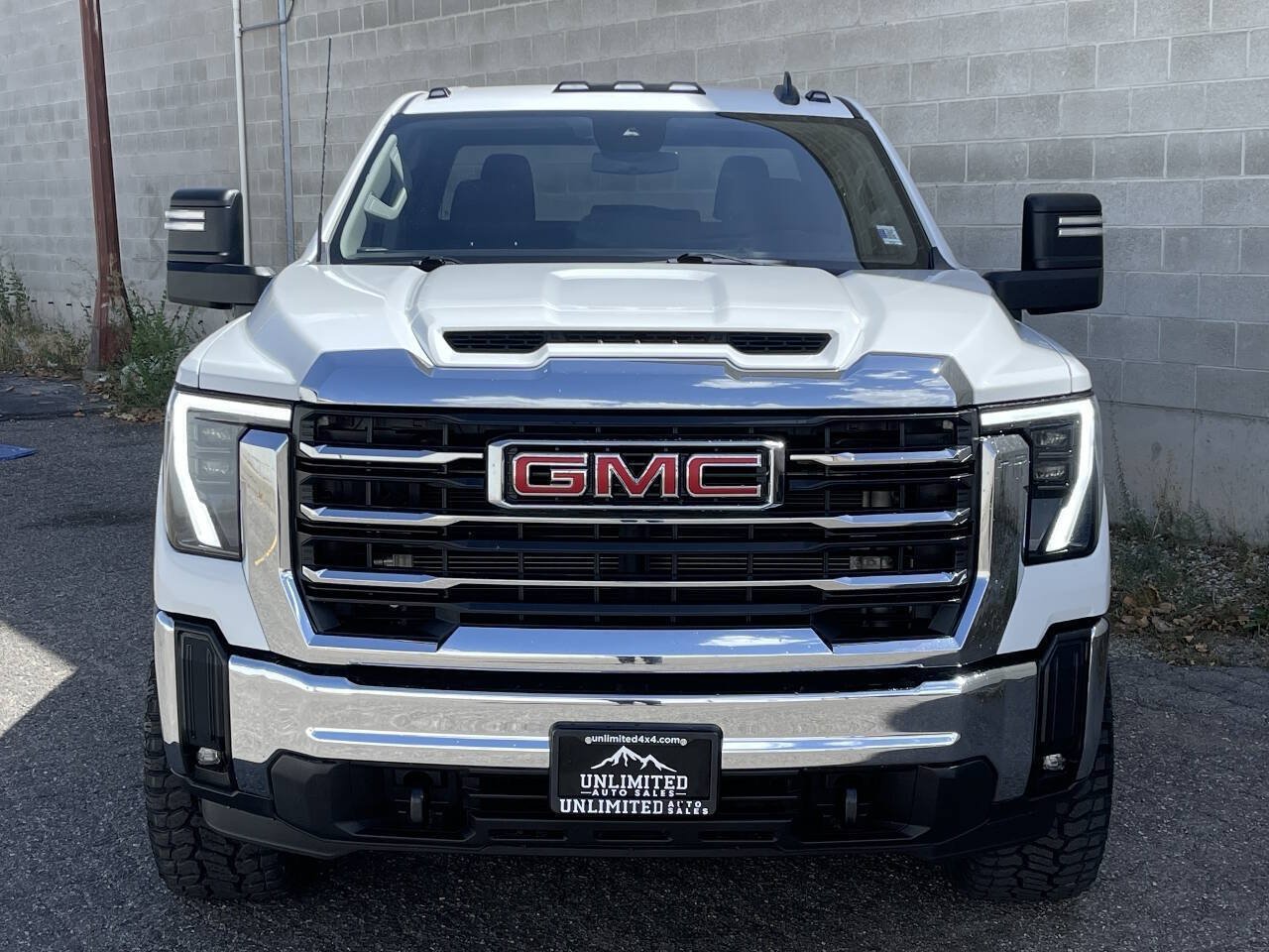 Used 2024 GMC Sierra 2500 SLE w/ SLE Convenience Package AWD/4WD image 2