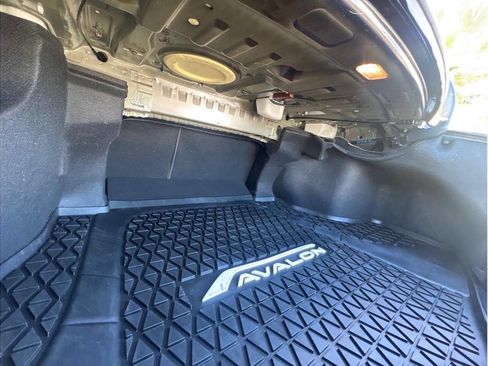 Used 2020 Toyota Avalon XLE image 31