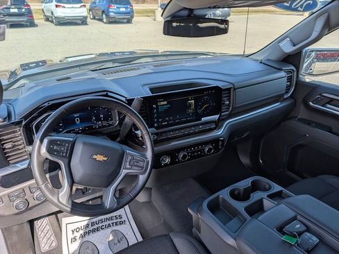 Used 2024 Chevrolet Silverado 1500 LT AWD/4WD image 13