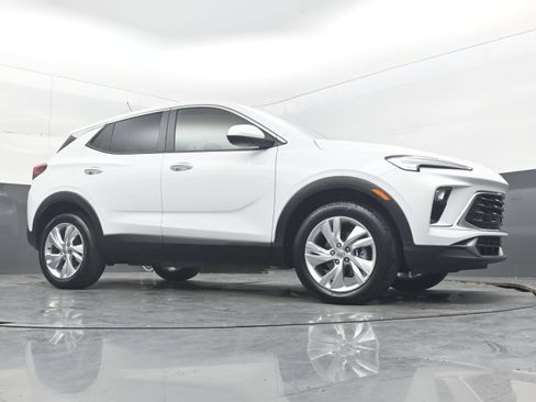 Used 2025 Buick Encore GX Preferred AWD/4WD image 23
