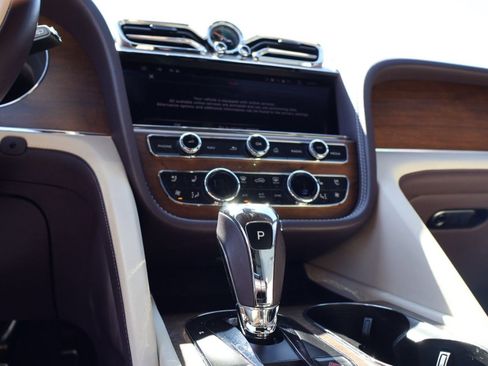 Used 2023 Bentley Bentayga Extended Wheelbase AWD/4WD image 21