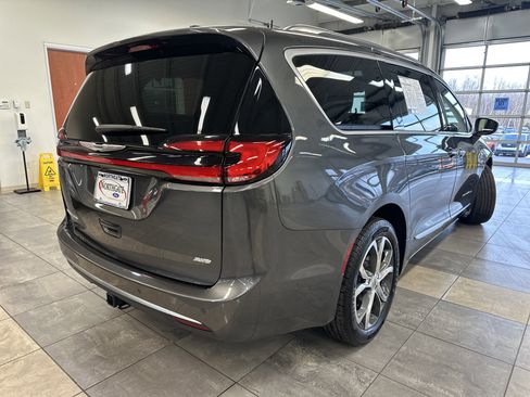 Used 2022 Chrysler Pacifica Pinnacle image 16
