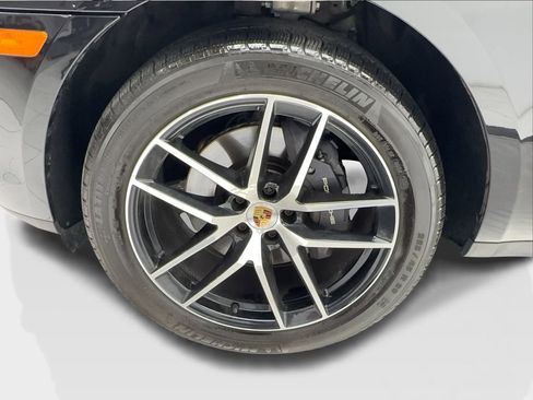 Used 2024 Porsche Macan Turbo AWD/4WD image 12