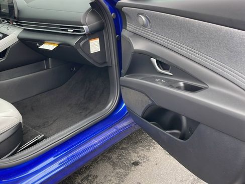 New 2025 Hyundai Elantra Limited image 34