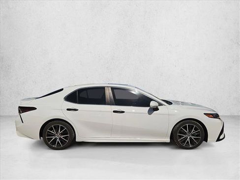 Used 2023 Toyota Camry SE w/ Audio Upgrade Package FWD image 4