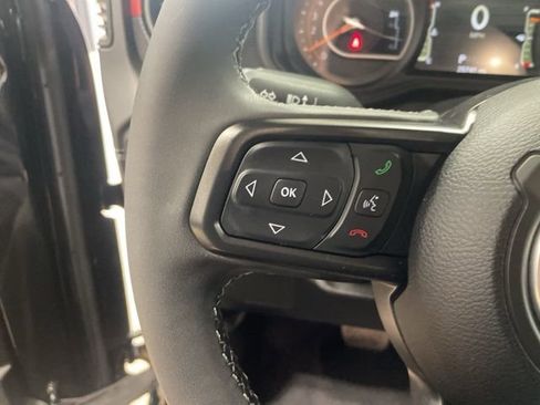 Used 2025 Jeep Wrangler Unlimited Rubicon image 21