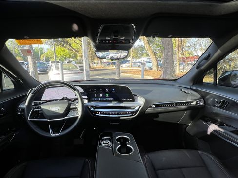 Used 2025 Cadillac Lyriq Sport image 37