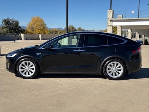 Used 2016 Tesla Model X 90D image 4