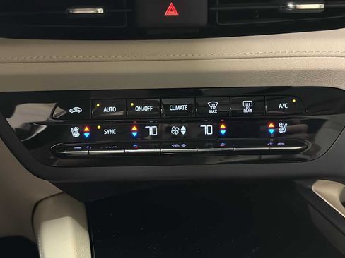 Used 2023 Buick Envision Avenir AWD/4WD image 22