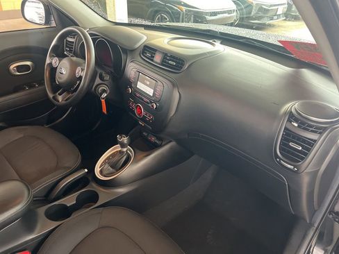Used 2017 Kia Soul + image 20