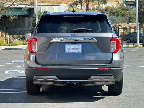 Used 2022 Ford Explorer XLT w/ Equipment Group 202A RWD image 4