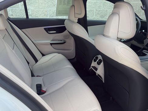 Used 2025 Mercedes-Benz C 300 4MATIC Sedan image 25