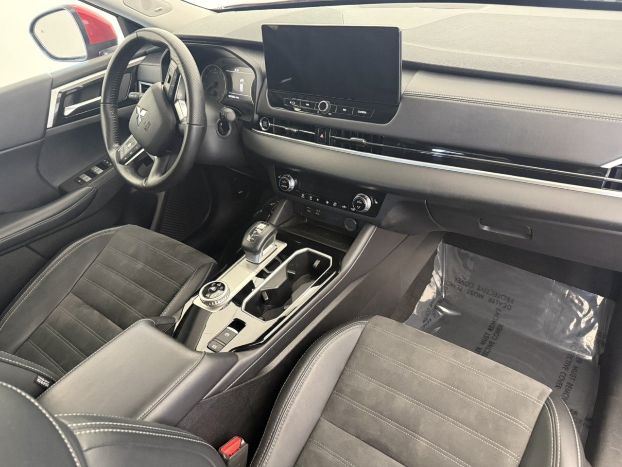 Used 2025 Mitsubishi Outlander SE AWD/4WD image 11