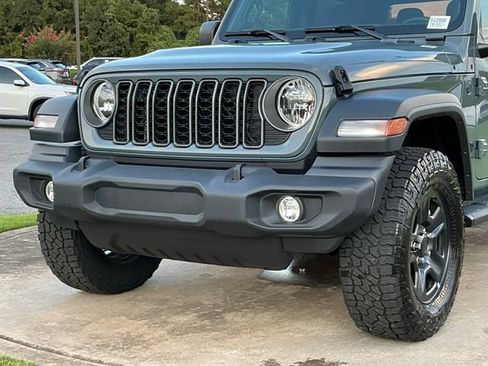Used 2025 Jeep Wrangler Sport AWD/4WD image 10