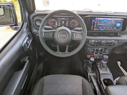 Used 2025 Jeep Gladiator Mojave image 15