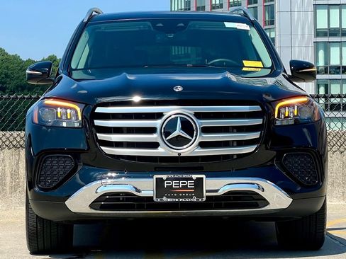 Used 2026 Mercedes-Benz GLS 450 4MATIC image 3
